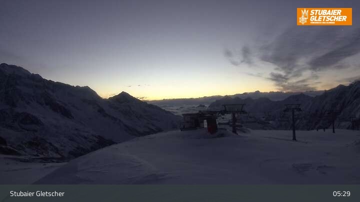 Archiv Foto Webcam Stubaier Gletscher: Aublick Bergstation Murmele