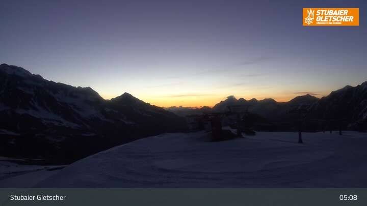 Archived image Webcam Stubai Glacier - View Top Station Murmele