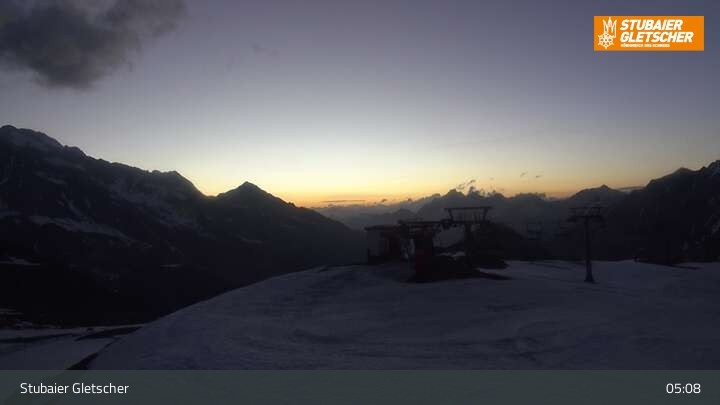 Archiv Foto Webcam Stubaier Gletscher: Aublick Bergstation Murmele
