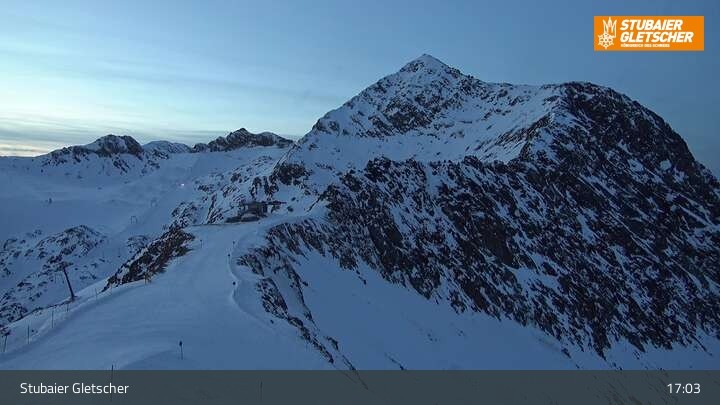 Archived image Webcam Stubai Glacier - View Fernau Station