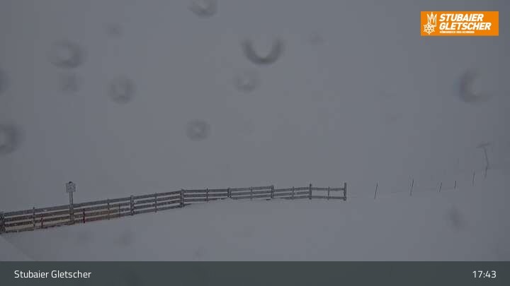 Archiv Foto Webcam Stubaier Gletscher: Ausblick Fernau Bergstation