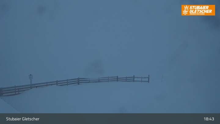 Archiv Foto Webcam Stubaier Gletscher: Ausblick Fernau Bergstation