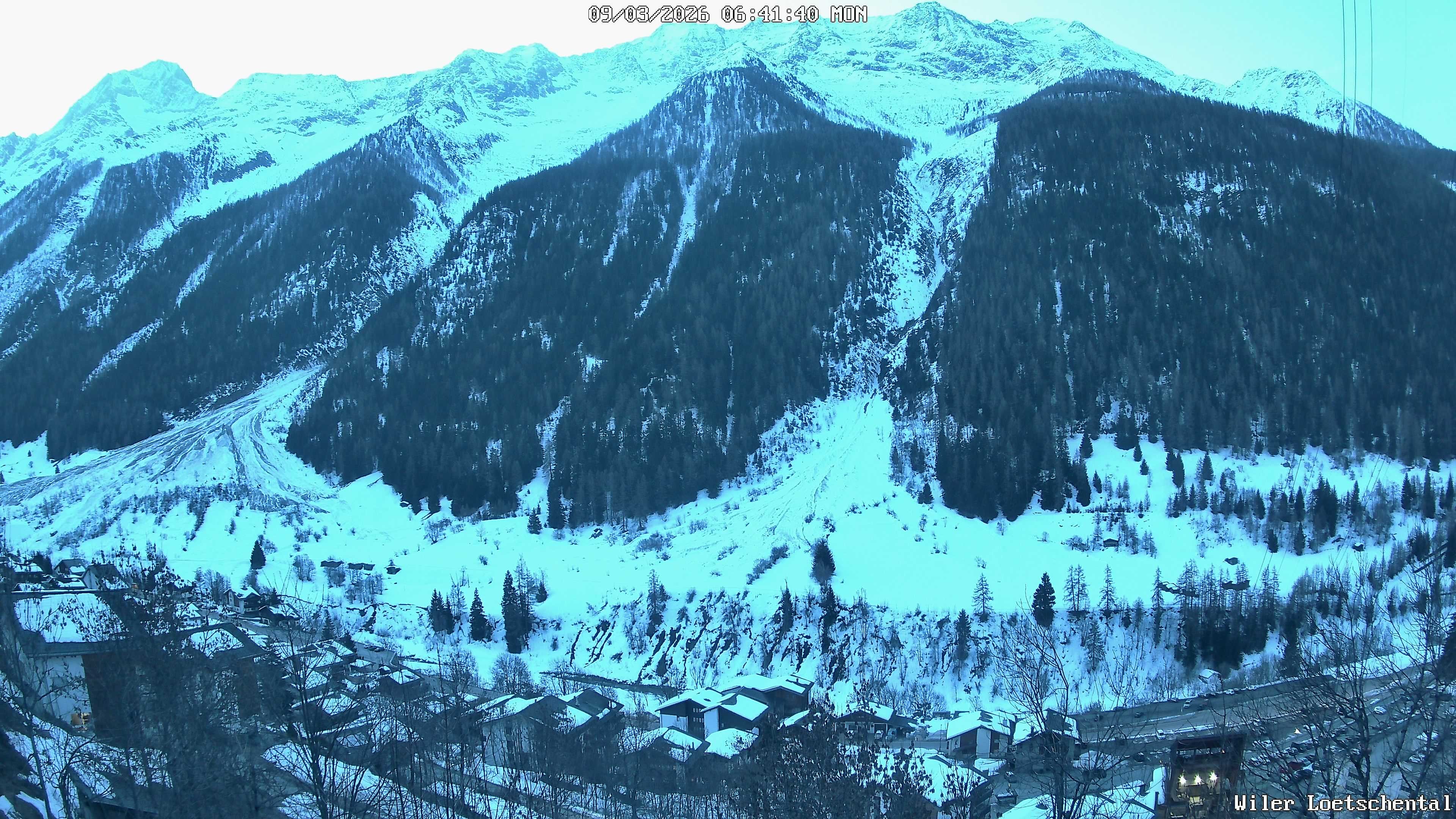 Archiv Foto Webcam Lötschental: Blick auf Wilerhorn und Bietschhorn