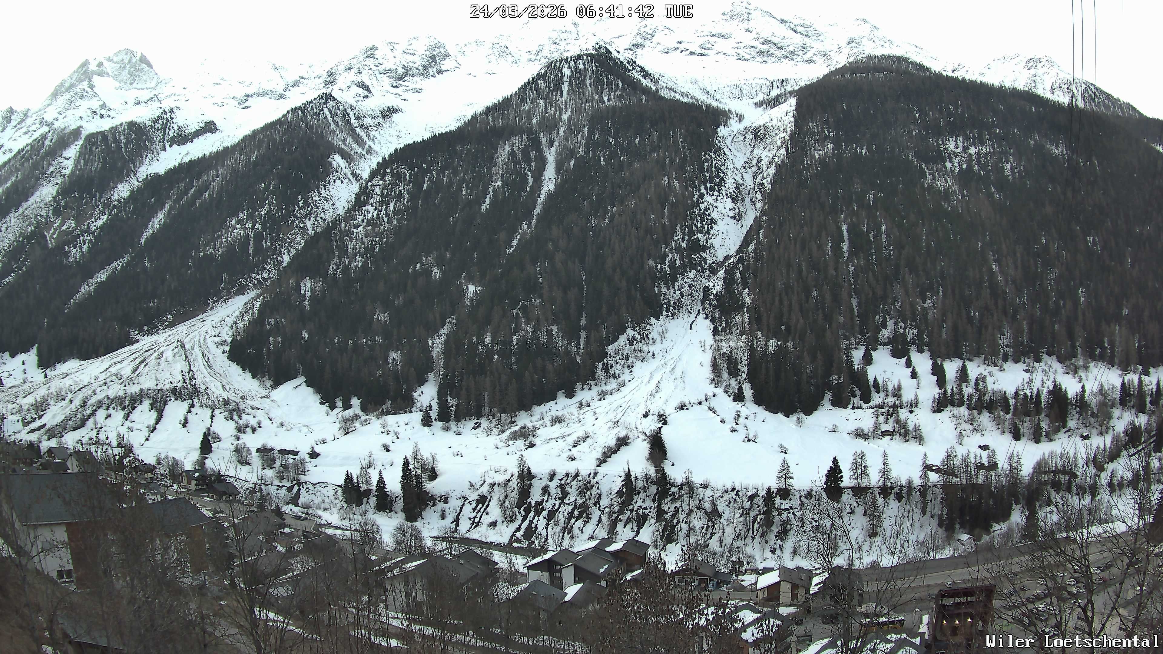 Archiv Foto Webcam Lötschental: Blick auf Wilerhorn und Bietschhorn