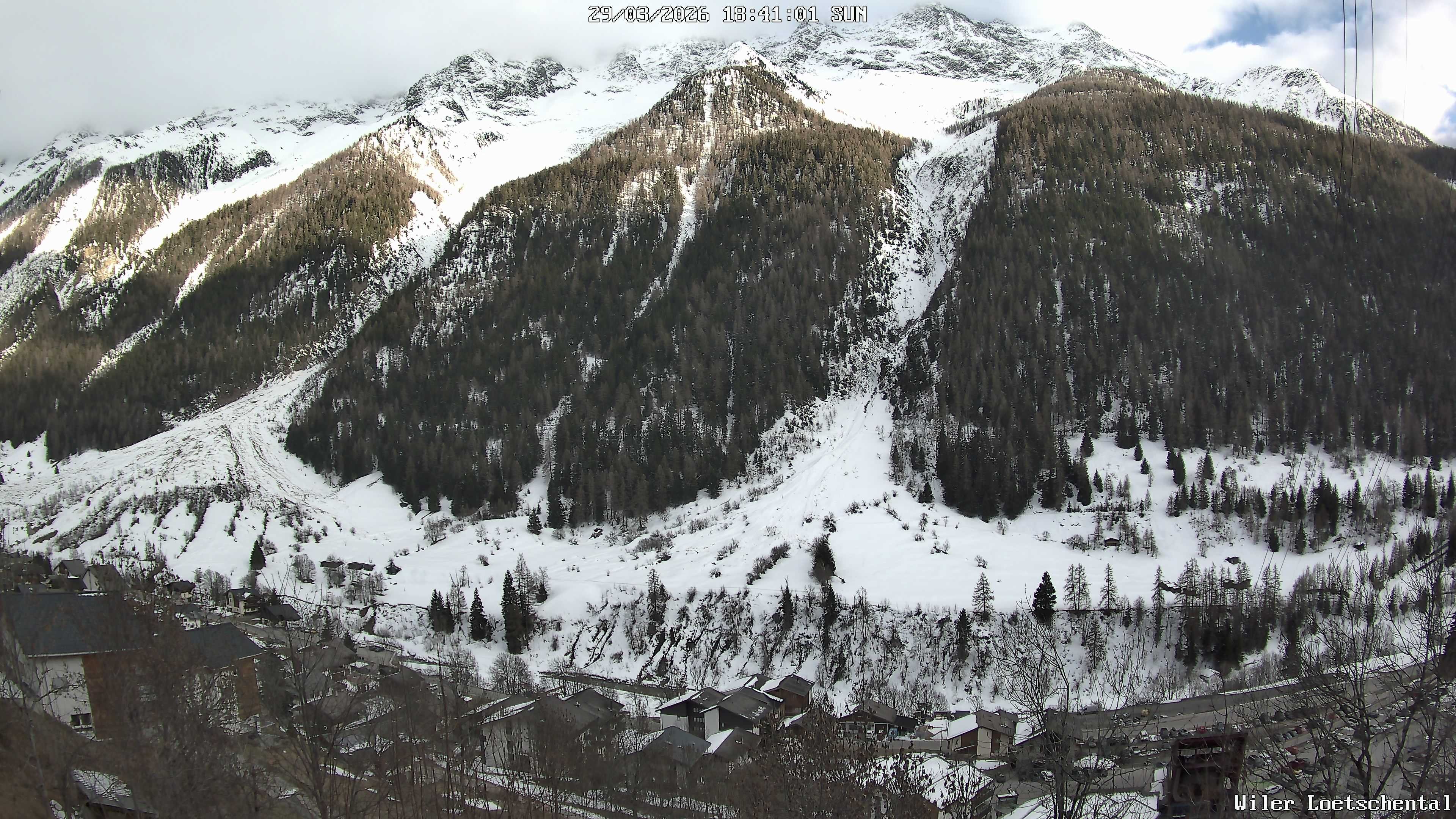 Archiv Foto Webcam Lötschental: Blick auf Wilerhorn und Bietschhorn