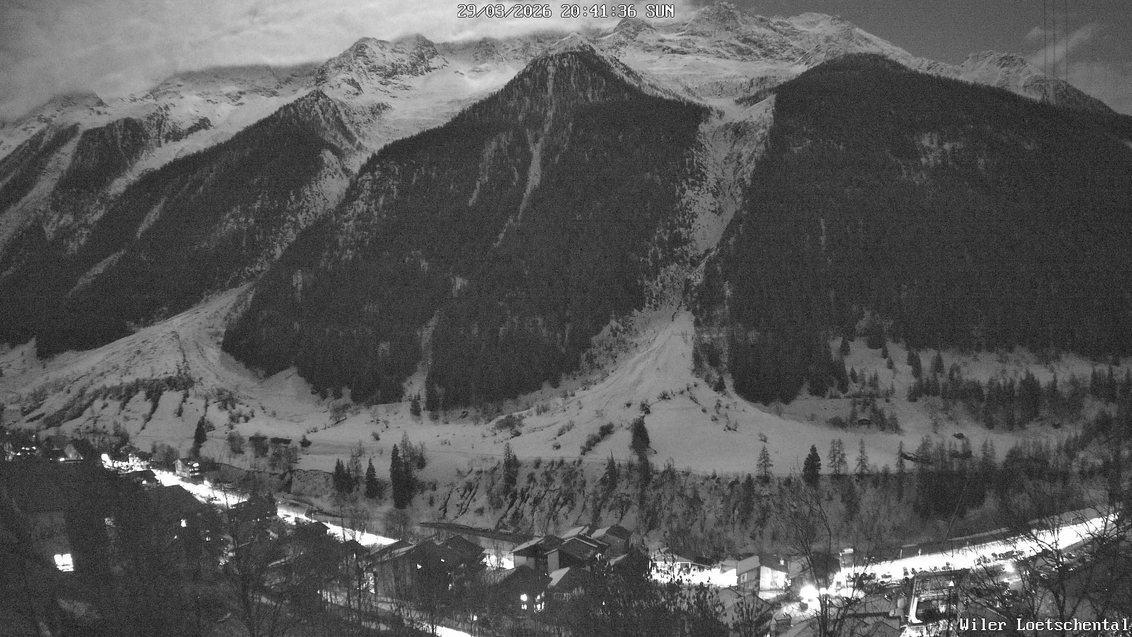 Archiv Foto Webcam Lötschental: Blick auf Wilerhorn und Bietschhorn