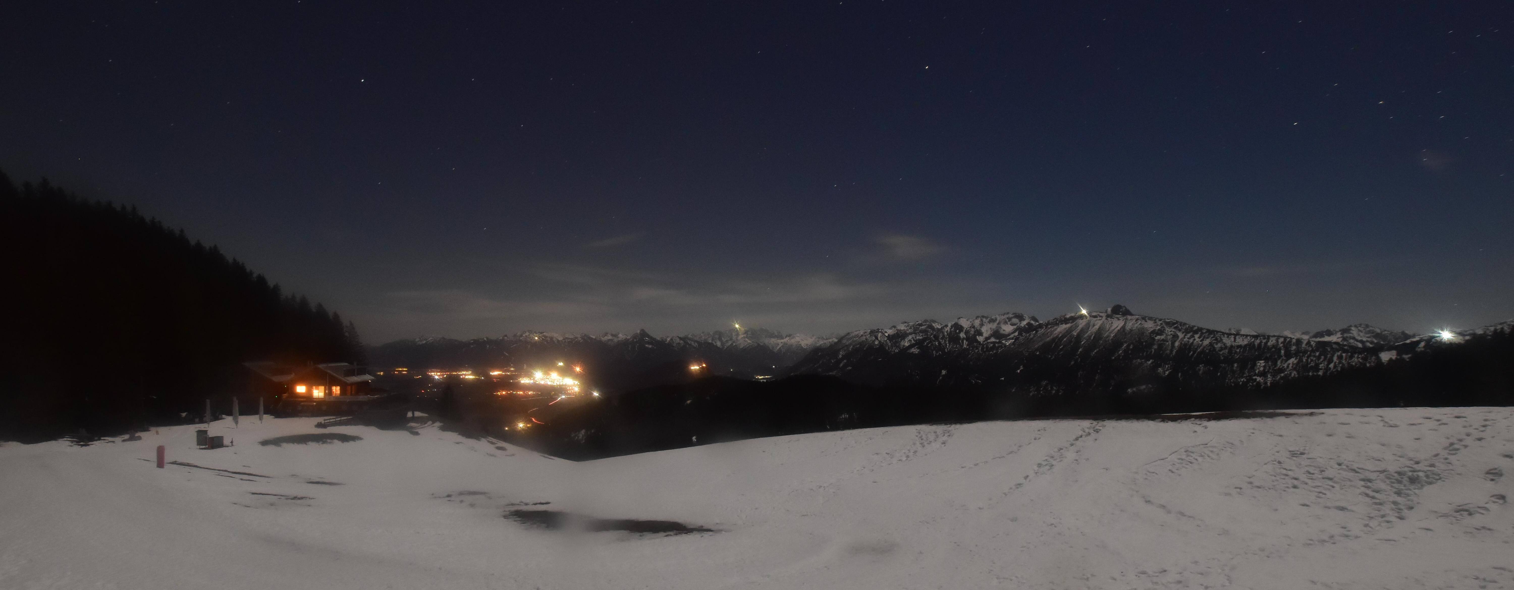 Archived image Webcam Alpspitzbahn Nesselwang: Sports Club Böck