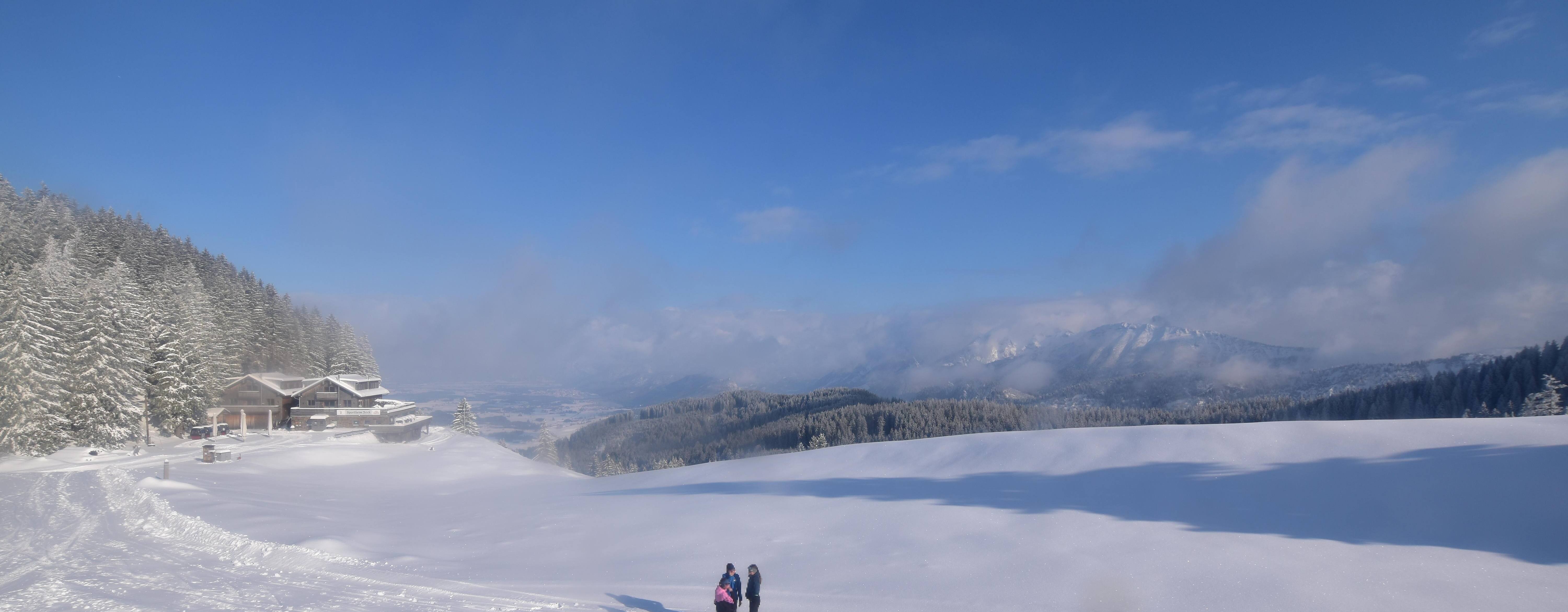 Archived image Webcam Alpspitzbahn Nesselwang: Sports Club Böck