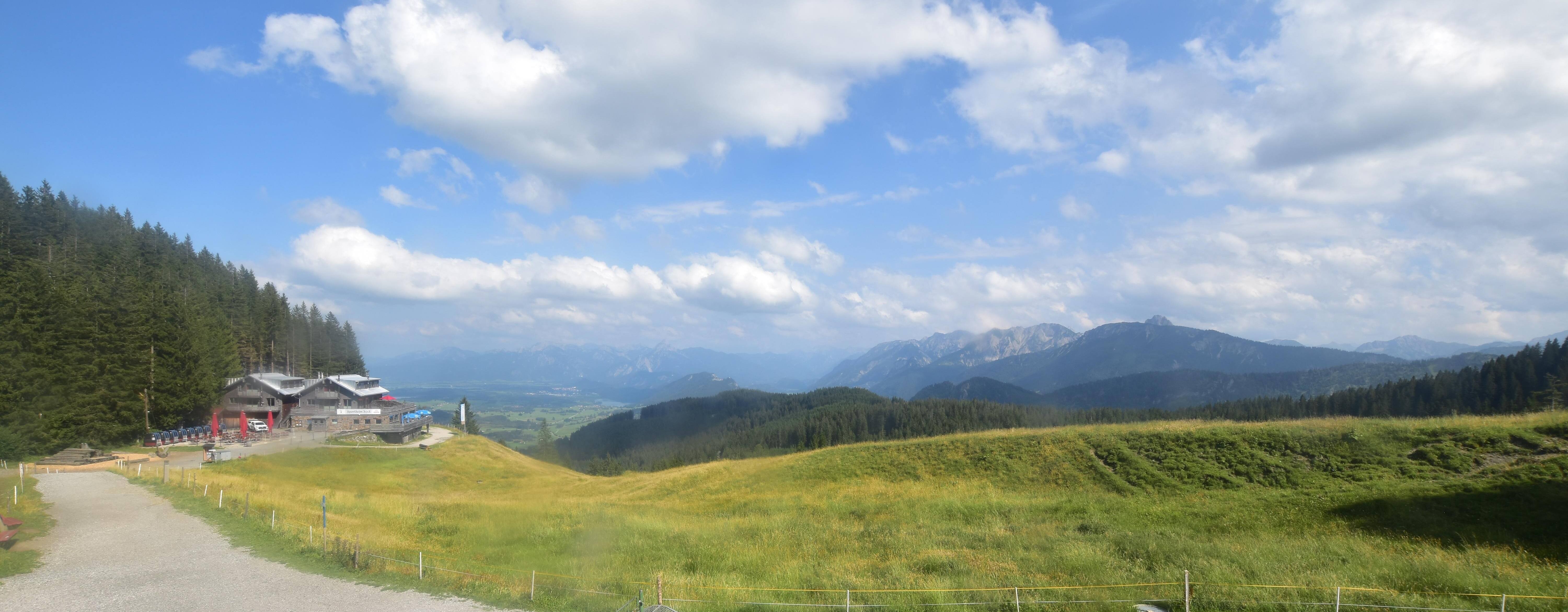 Archived image Webcam Alpspitzbahn Nesselwang: Sports Club Böck