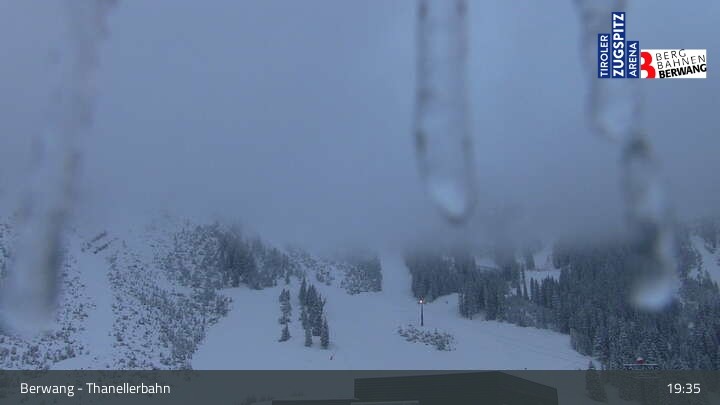 Archived image Webcam Berwang: View Thaneller Chair Lift