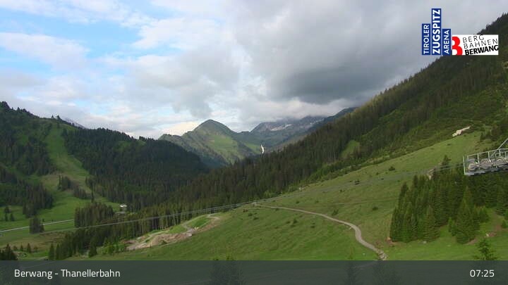 Archiv Foto Webcam Berwang: Thaneller-Sesselbahn