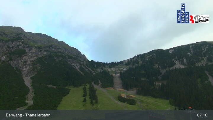 Archived image Webcam Berwang: View Thaneller Chair Lift