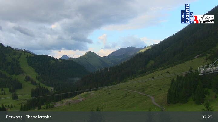 Archiv Foto Webcam Berwang: Thaneller-Sesselbahn