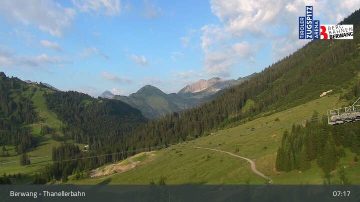 Archiv Foto Webcam Berwang: Thaneller-Sesselbahn