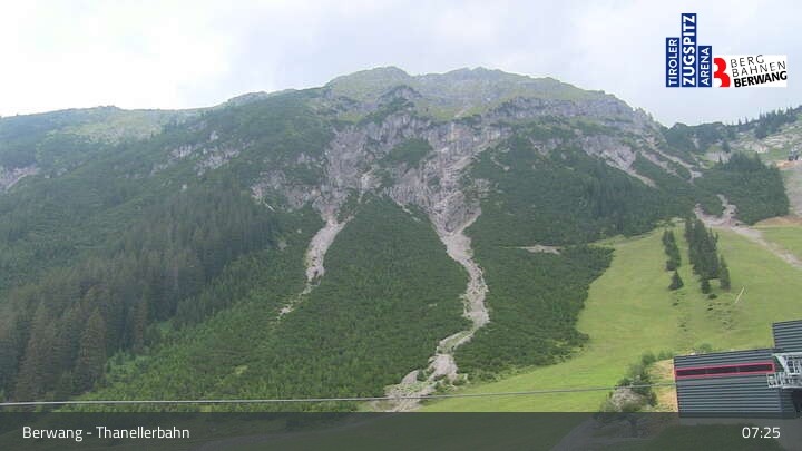 Archived image Webcam Berwang: View Thaneller Chair Lift