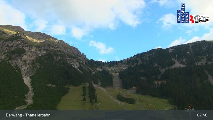 Archived image Webcam Berwang: View Thaneller Chair Lift