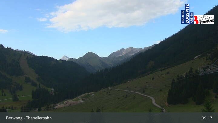 Archived image Webcam Berwang: View Thaneller Chair Lift