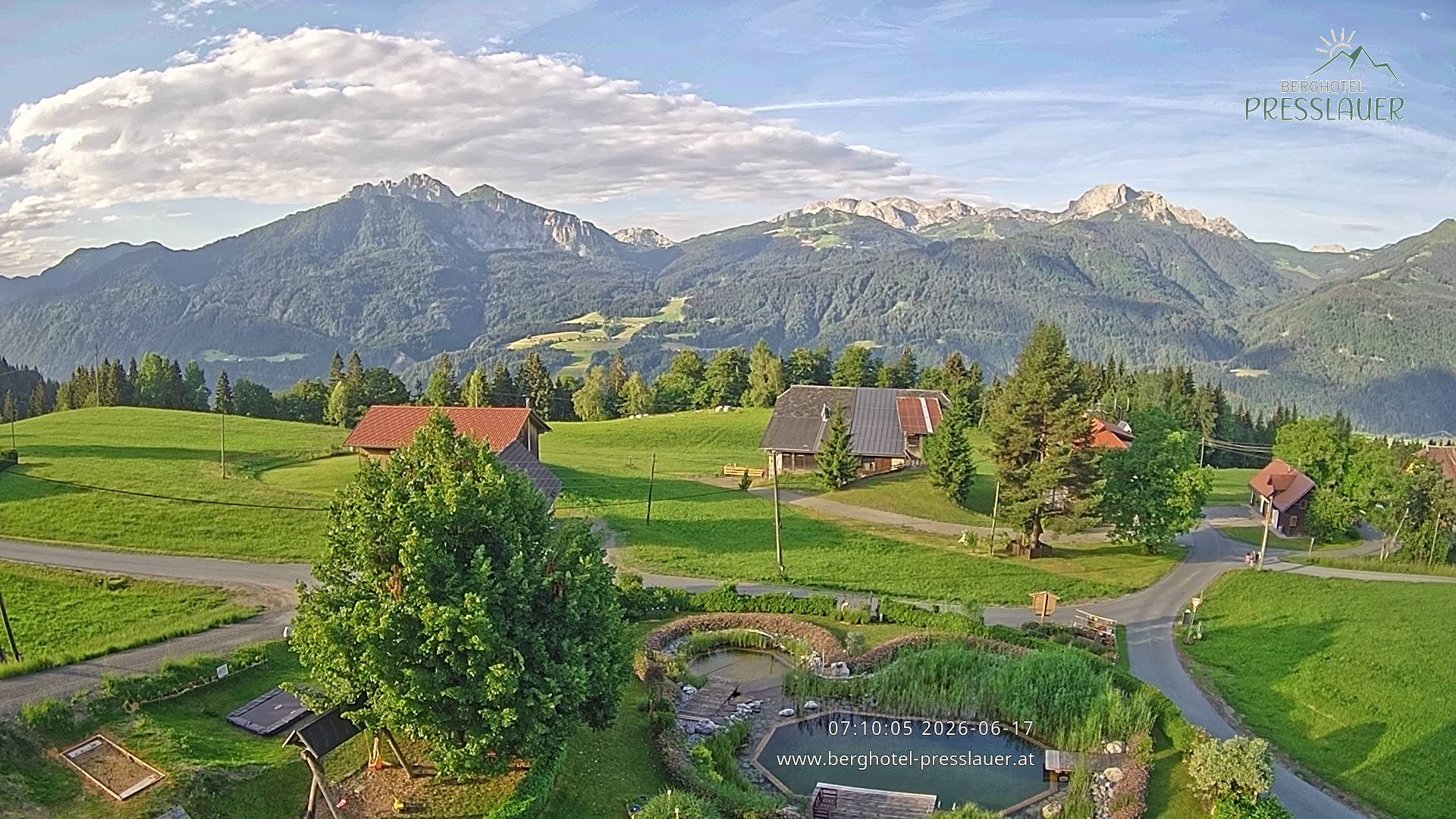 Archived image Webcam View from Mountain Hotel Presslauer