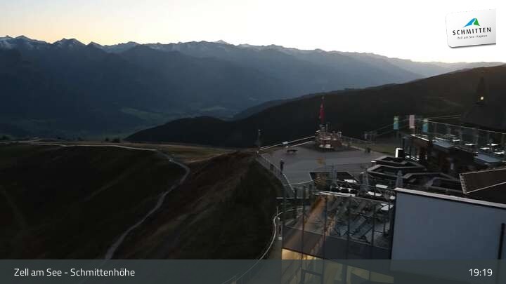 Archiv Foto Webcam Zell am See – Schmittenhöhe Bergstation und Kitzsteinhorn
