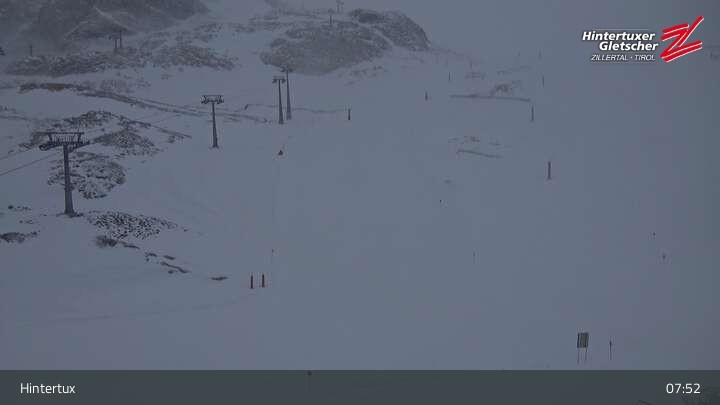 Archived image Webcam Tuxer Fernerhaus at Hintertux Glacier