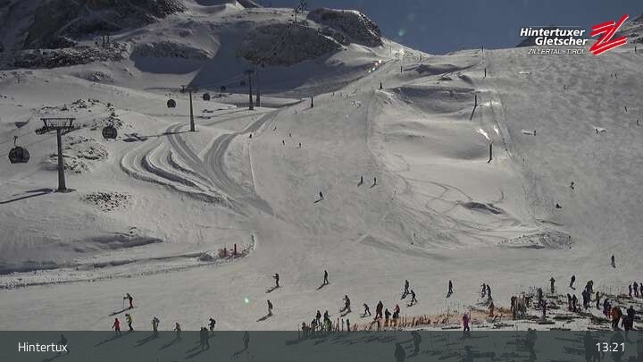 Archived image Webcam Tuxer Fernerhaus at Hintertux Glacier
