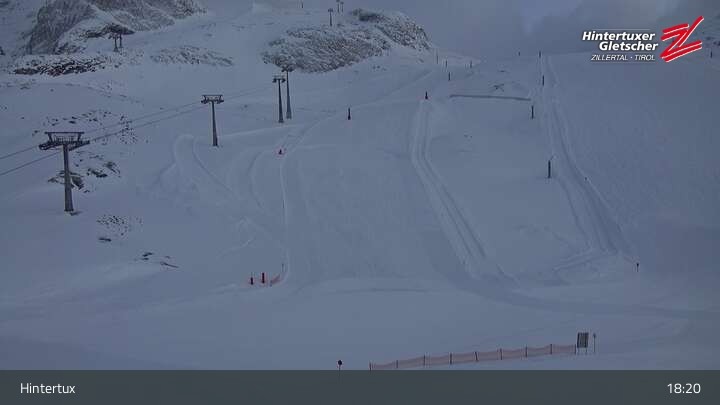 Archived image Webcam Tuxer Fernerhaus at Hintertux Glacier