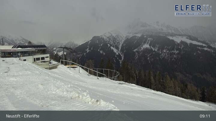 Archived image Webcam Neustift: "Elfer" gondola