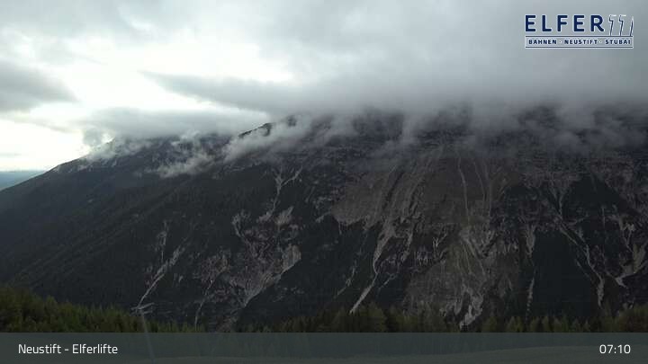 Archived image Webcam Neustift: "Elfer" gondola