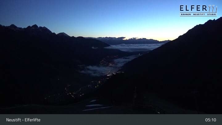Archived image Webcam Neustift: "Elfer" gondola