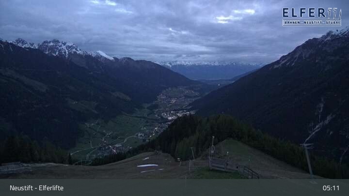 Archived image Webcam Neustift: "Elfer" gondola