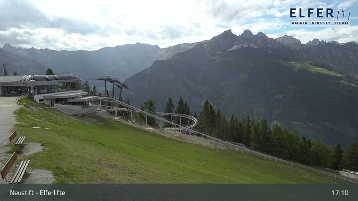 Archived image Webcam Neustift: "Elfer" gondola
