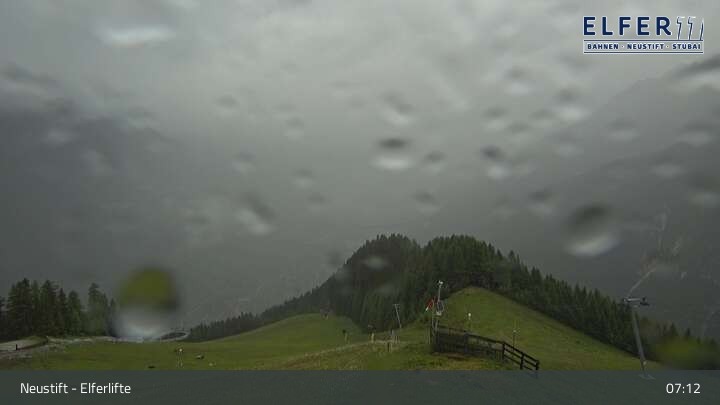 Archived image Webcam Neustift: "Elfer" gondola
