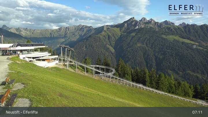 Archived image Webcam Neustift: "Elfer" gondola