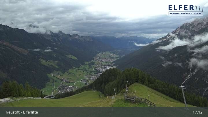 Archived image Webcam Neustift: "Elfer" gondola