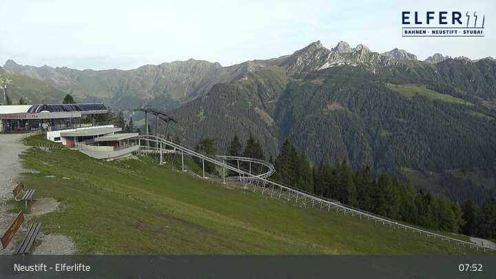 Archived image Webcam Neustift: "Elfer" gondola