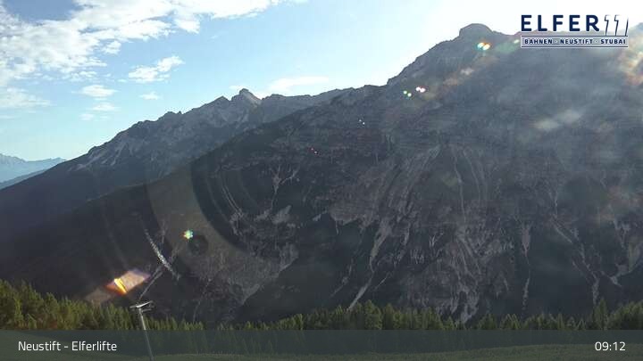 Archived image Webcam Neustift: "Elfer" gondola