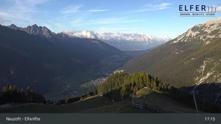 Archived image Webcam Neustift: "Elfer" gondola