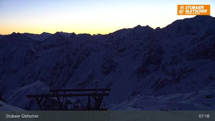 Archived image Webcam Stubai glacier: Daunjoch chair lift