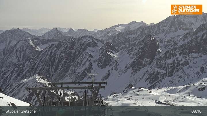 Archived image Webcam Stubai glacier: Daunjoch chair lift
