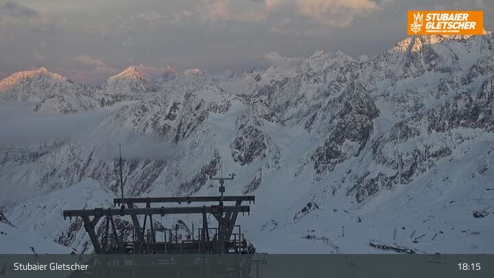 Archived image Webcam Stubai glacier: Daunjoch chair lift