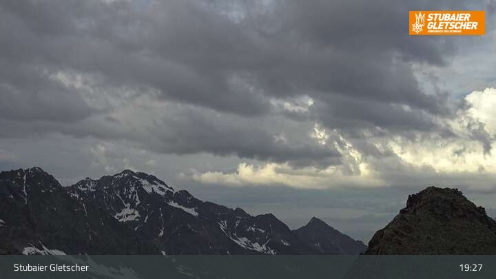 Archived image Webcam Stubai glacier: Daunjoch chair lift