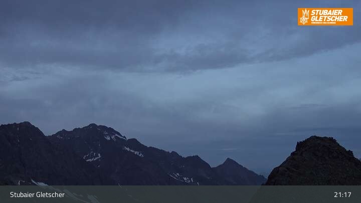 Archived image Webcam Stubai glacier: Daunjoch chair lift