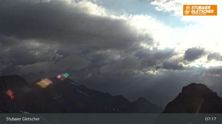 Archived image Webcam Stubai glacier: Daunjoch chair lift