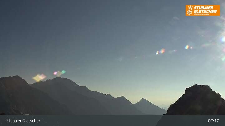 Archived image Webcam Stubai glacier: Daunjoch chair lift