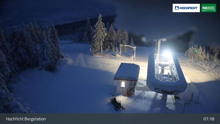 Archived image Webcam Klaffer am Hochficht - Hochfichtbahn Top Station