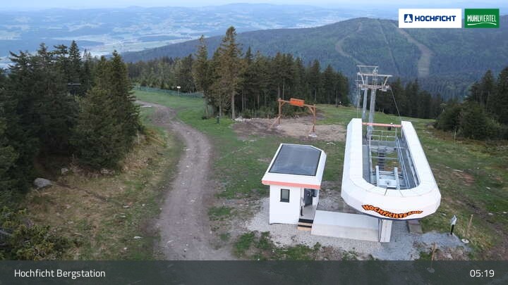 Archived image Webcam Klaffer am Hochficht - Hochfichtbahn Top Station