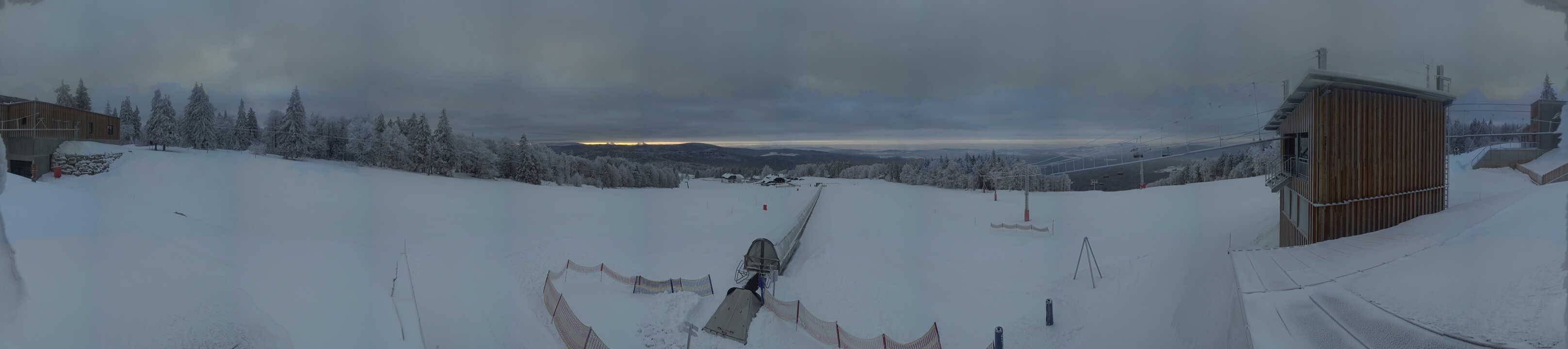 Archived image Webcam Mountain station Almberglift