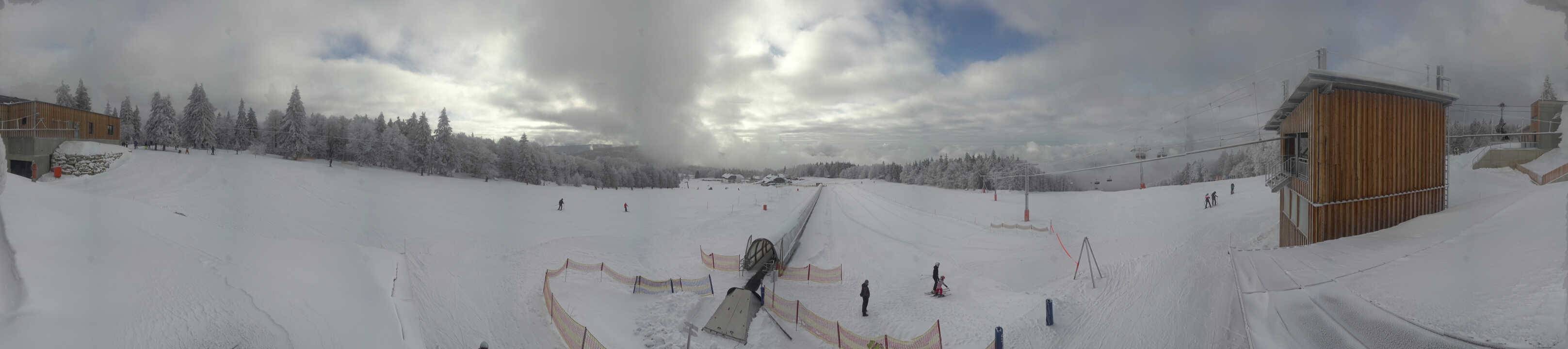 Archived image Webcam Mountain station Almberglift