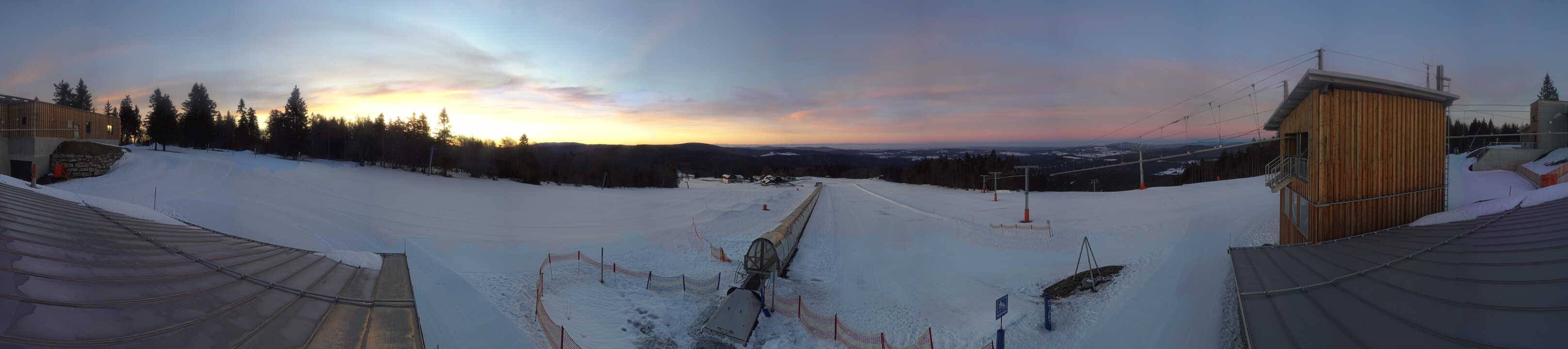 Archived image Webcam Mountain station Almberglift