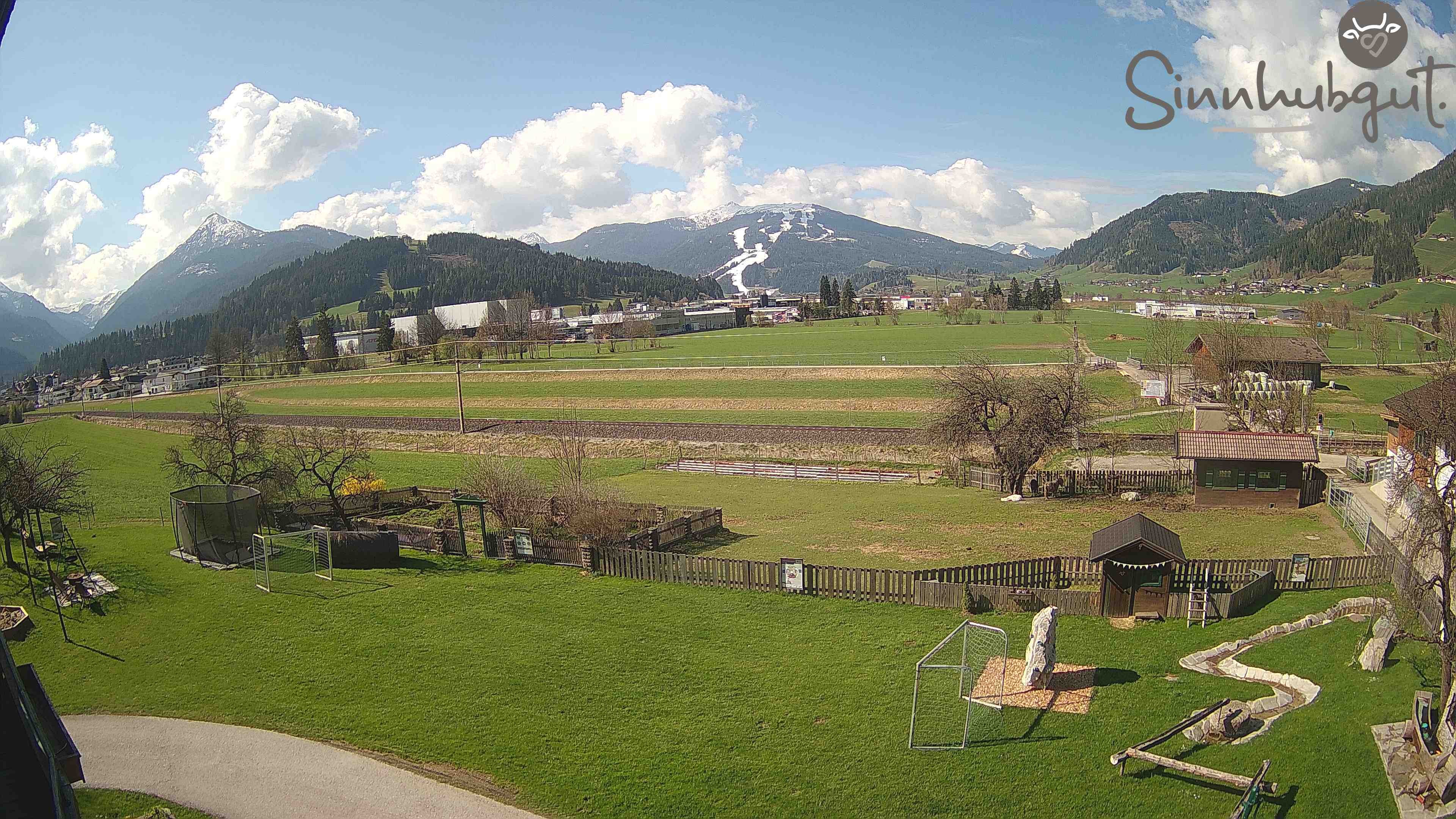 Archived image Webcam Sinnhub farm - Altenmarkt